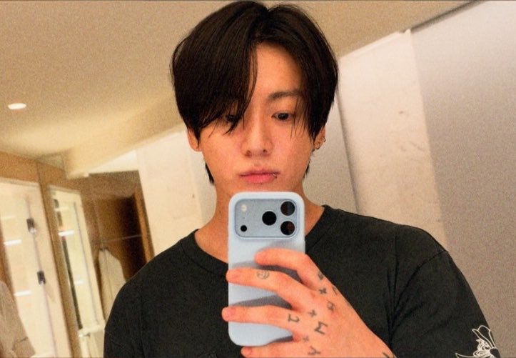 homeisjungkook's tweet photo. JUNGKOOK OH MY GOD 🫂💘🫂 https://t.co/Jp5aTRaMgq