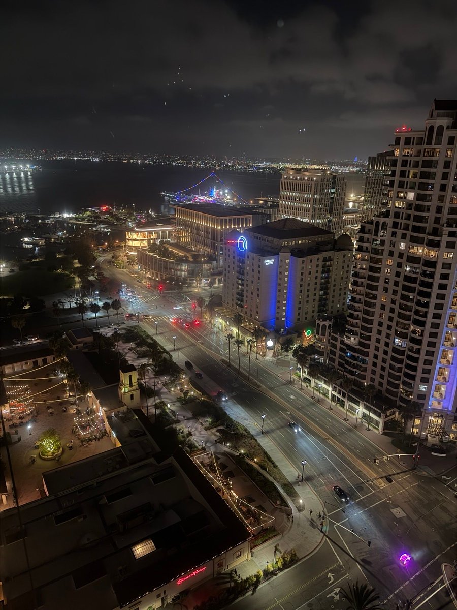 mmsmoa's tweet photo. Here’s a night view of beautiful San Diego. If you’re attending #MMSMidway in just over 2 weeks, you’re in for a treat. If you’re having FOMO, then get your tickets now and join us there!

Register ASAP:
https://t.co/DUUXRA4WpO 
October 25-28

#MMSMOA #SanDiego #ITpros #MSIntune https://t.co/H2yGRQ5TYT