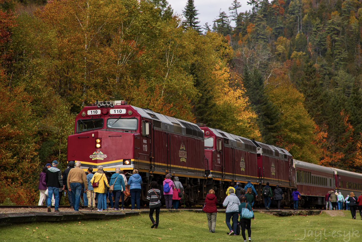 JayLesykWX's tweet photo. More incredible fall colors across northeastern Ontario! 

w/ @melnyk_photos #onstorm https://t.co/g8Tfwqz7qF