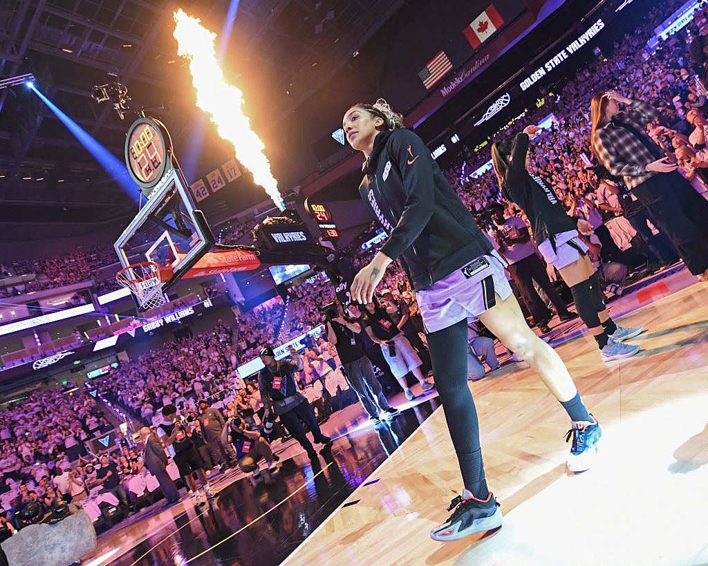 justwsports's tweet photo. The Golden State Valkyries have done all of THIS in just their second season 🤯

- Only $1B franchise in women’s sports
- First women’s pro sports team to hit $100M in annual revenue
- Sold out every home game
- No. 2 seed in the WNBA
- Two wins away from reaching WNBA Finals https://t.co/ElctfWAN4T