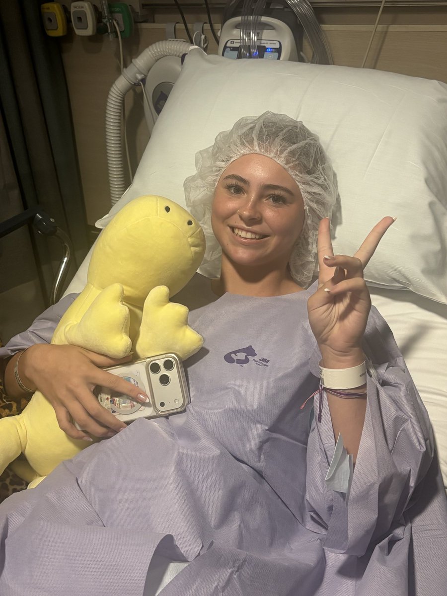 GracieNichols28's tweet photo. Life threw me a curveball I wasn’t expecting. Today I’m having surgery for papillary thyroid cancer. My prognosis is excellent, and I’m ready to get this behind me and start my comeback.

Cancer picked the wrong girl. 💗💪🏼🦋 https://t.co/JNUcSj9fUN