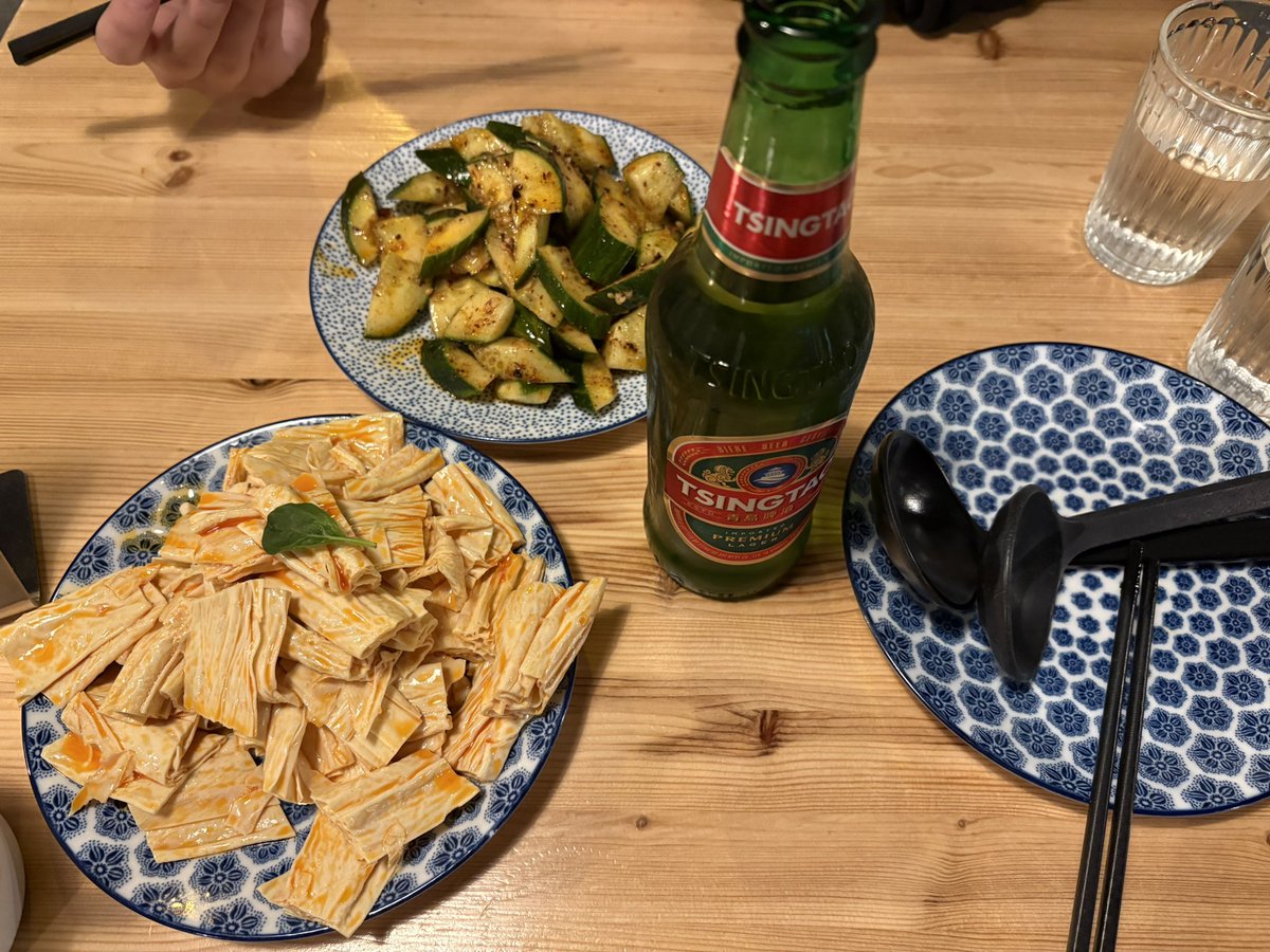 GadgetMonkey7's tweet photo. We worked hard together again today and finished one big job, so we treated ourselves to Lanzhou beef noodles 😀 It was so good!

Teimme tänään taas yhdessä kovasti töitä ja saimme yhden ison työn valmiiksi, joten palkitsimme itsemme menemällä syömään Lanzhou-lamiania 😀 Se oli todella hyvää!