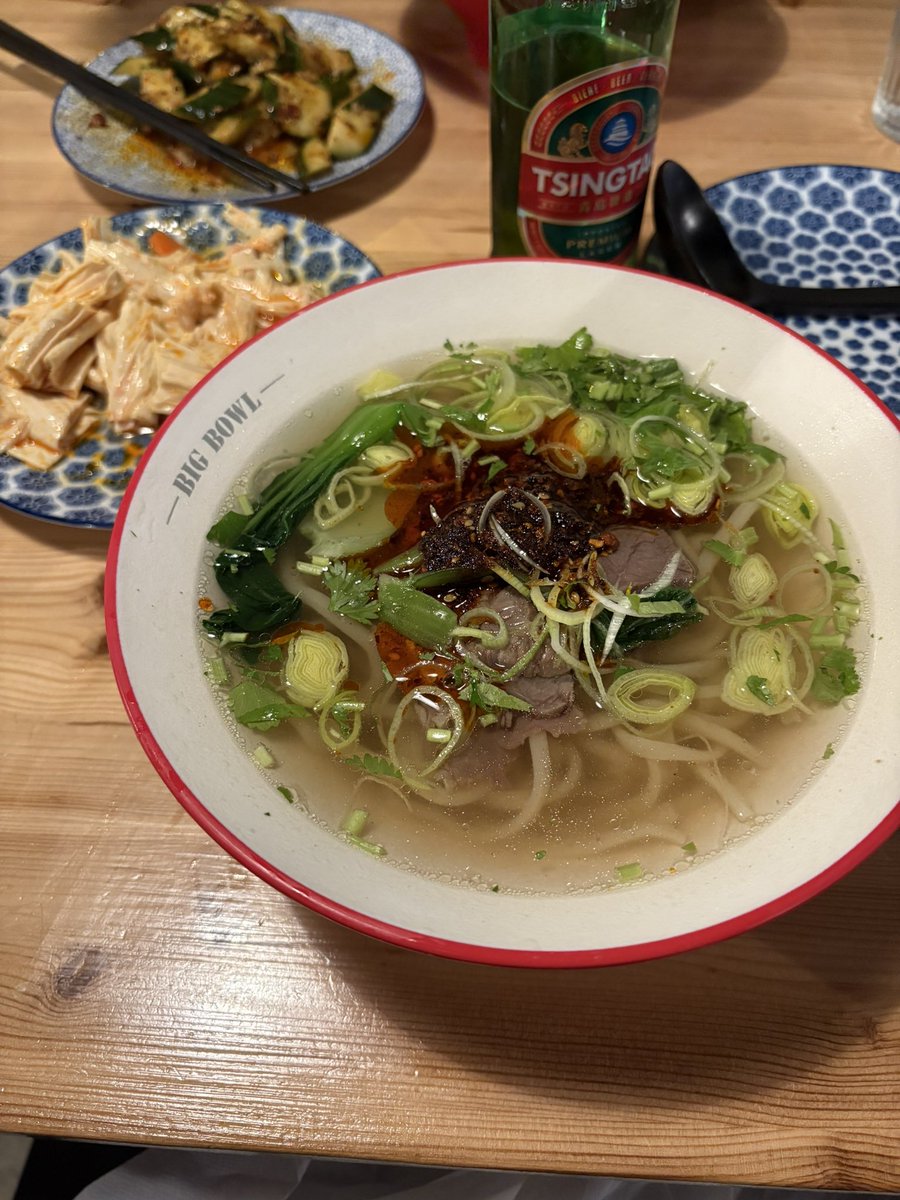 GadgetMonkey7's tweet photo. We worked hard together again today and finished one big job, so we treated ourselves to Lanzhou beef noodles 😀 It was so good!

Teimme tänään taas yhdessä kovasti töitä ja saimme yhden ison työn valmiiksi, joten palkitsimme itsemme menemällä syömään Lanzhou-lamiania 😀 Se oli todella hyvää!