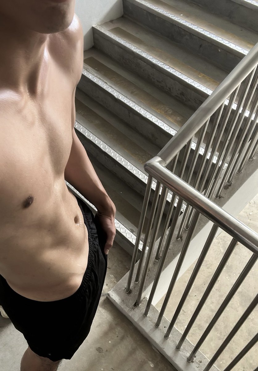 rayns_twt's tweet photo. #vcs #nsfwtwt i’m steaming rn https://t.co/35kXKNJgbX