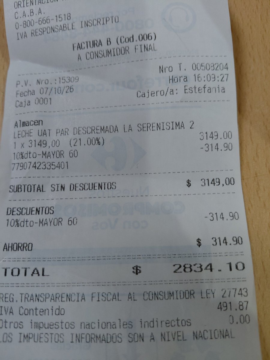 Diana0750's tweet photo. @pituto99 Dónde la guardaría sin el recipiente en el que viene.  No es sano tampoco.  Esto pedido el viernes pasado se convertía en flan y torta. El nene toma otro tipo de leche.  Me duele el alma tirarla pero ya no hay tiempo para aprovecharla. https://t.co/ofqHtdj1xf