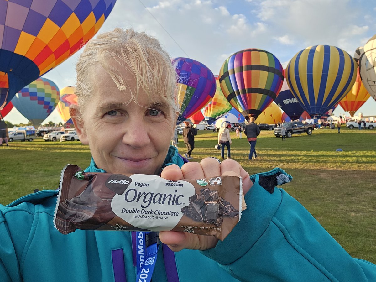 momknowsbest15's tweet photo. It was a long morning at the Albuquerque Balloon Fiesta. This is breakfast #2!
Discover your favorite flavor of Nugo Bar with this 50% off deal. Get 12 bars for $15 + free shipping - https://t.co/A14fJtDrDZ
#plantbasedfood #balloonfiesta #glutenfreeproteinbar https://t.co/B4zRvRuhR8
