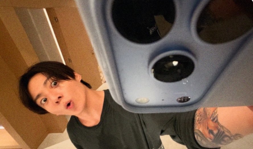_BTSMoments's tweet photo. #Jungkook 😘🤩 https://t.co/JmqC1FEaVp