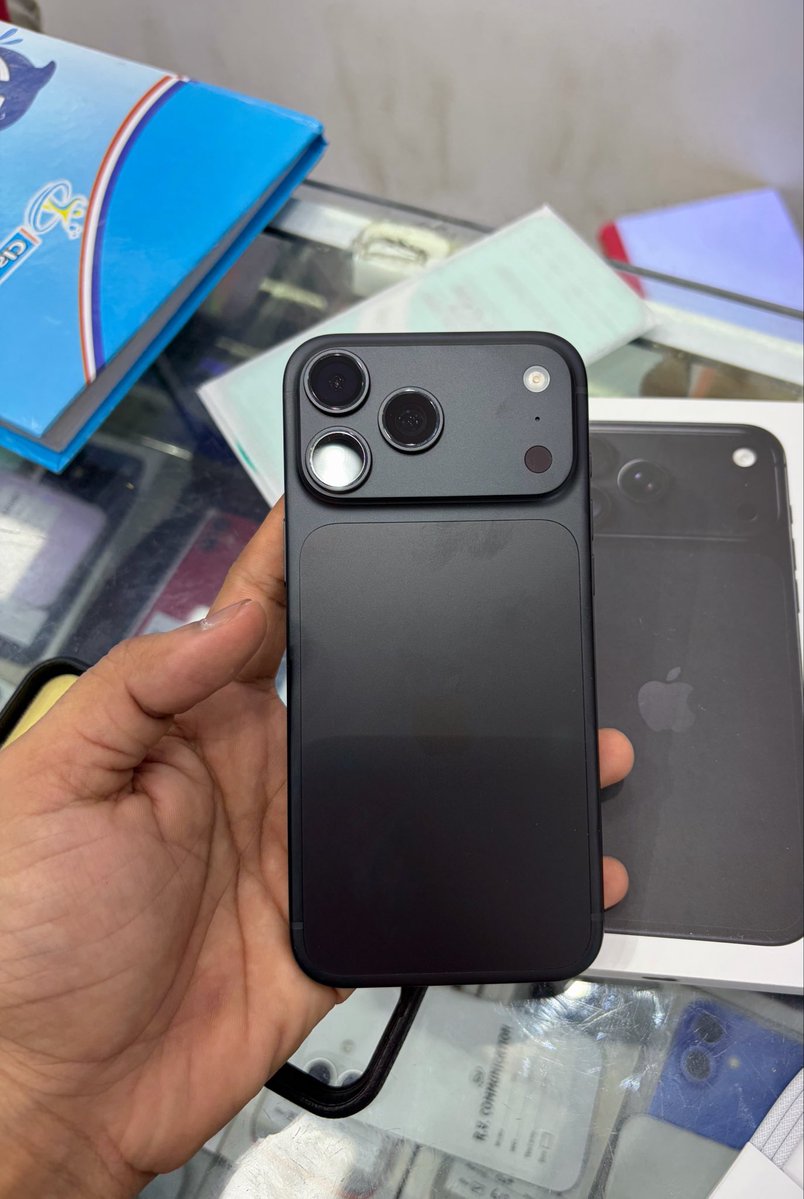 RebelMoon0499's tweet photo. Fuck off…
No better phone than iphone 18 pro max… Samsung is shit… https://t.co/q8gPHz2L8j