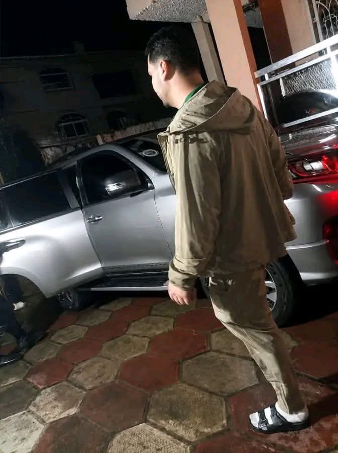 KlassicKingNice's tweet photo. #Salonex
Bolle Jos Leijdekers aka Umar Sheriff allegedly spotted somewhere in Freetown.
Wow,Sierra Leone🇸🇱 
is deeper than we all think.🤷🤔🇸🇱🇸🇱 https://t.co/QCbqu1LoZV