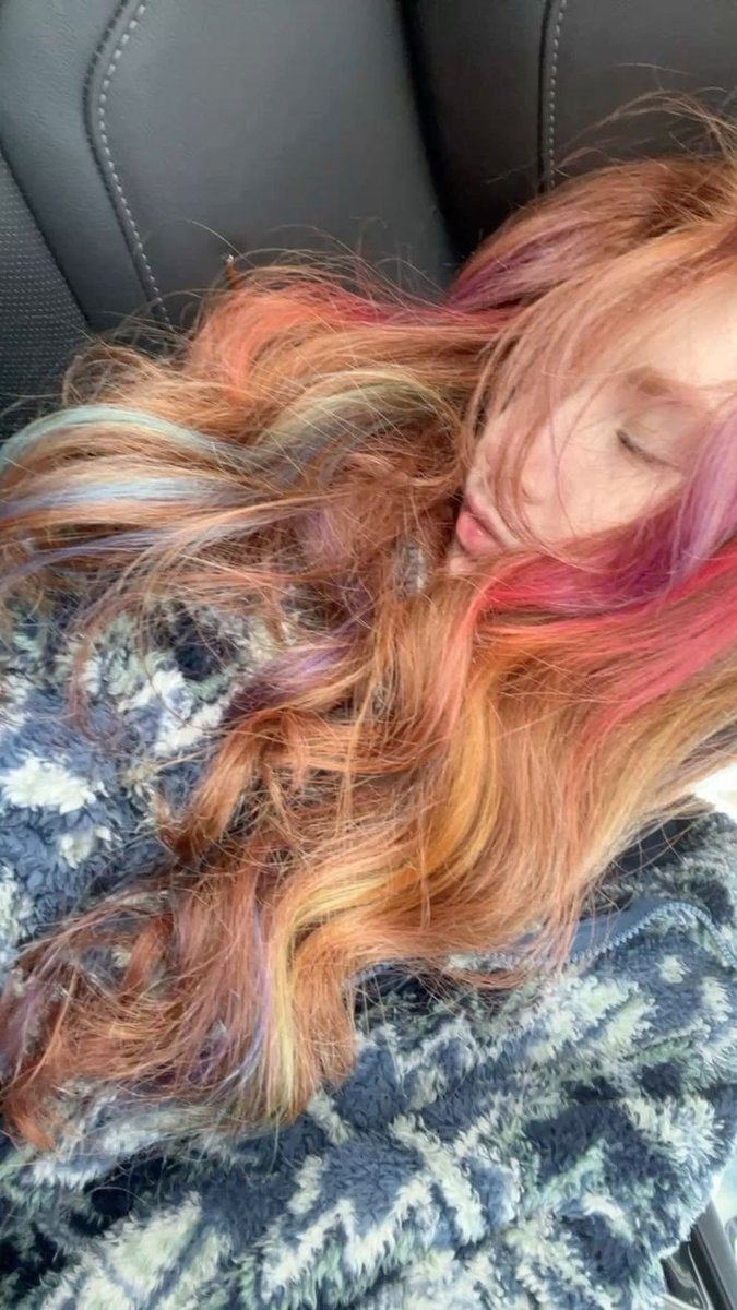 mermaidfray's tweet photo. Claire Biggs and Katie Wilmot if they added color to their hair https://t.co/BvH5cIZ75L