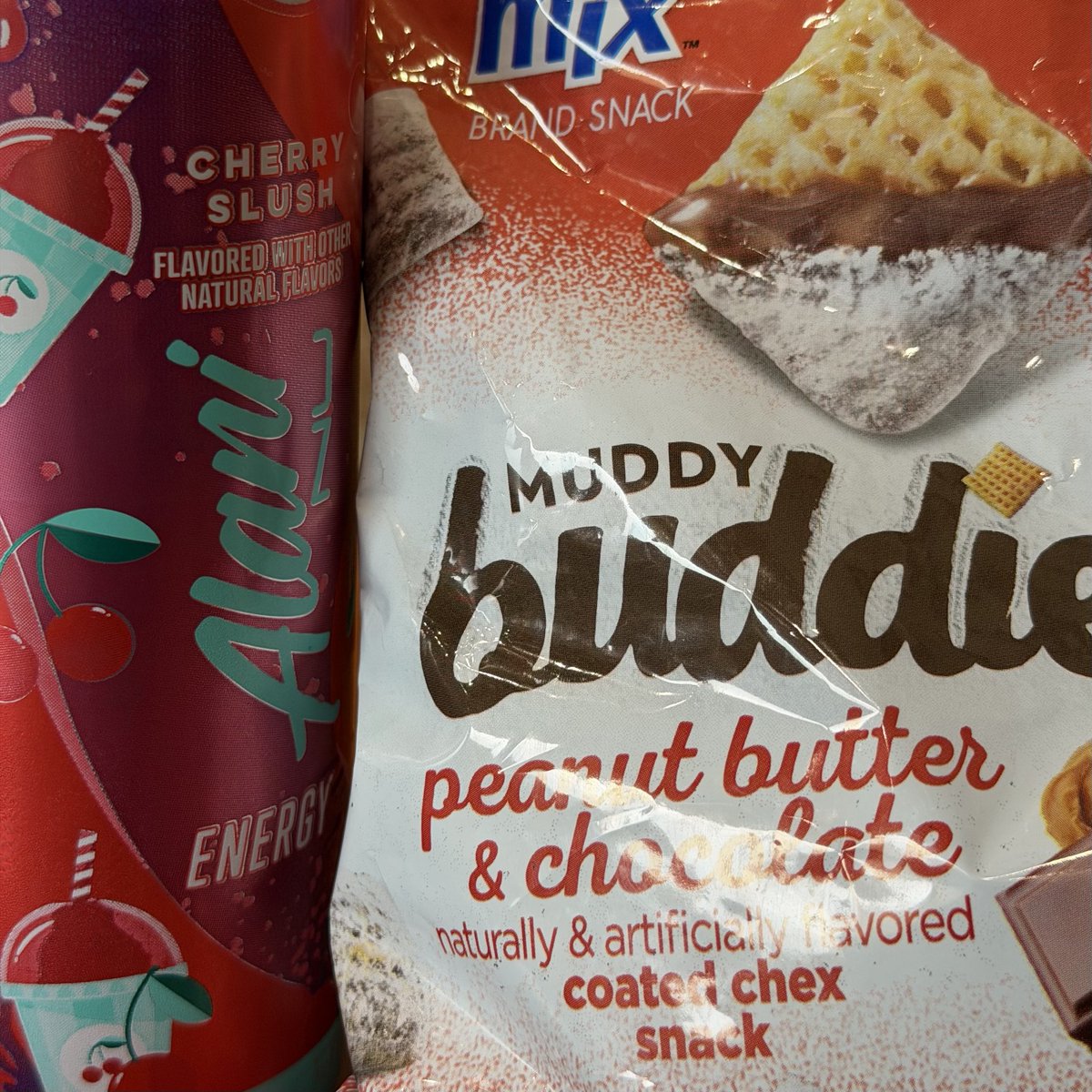 jaylens_barking's tweet photo. post midterm meal : an energy drink and puppy chow w peanut butter
#puppyposting #yippee #wahoo #yay https://t.co/Dn5M1ADiq3