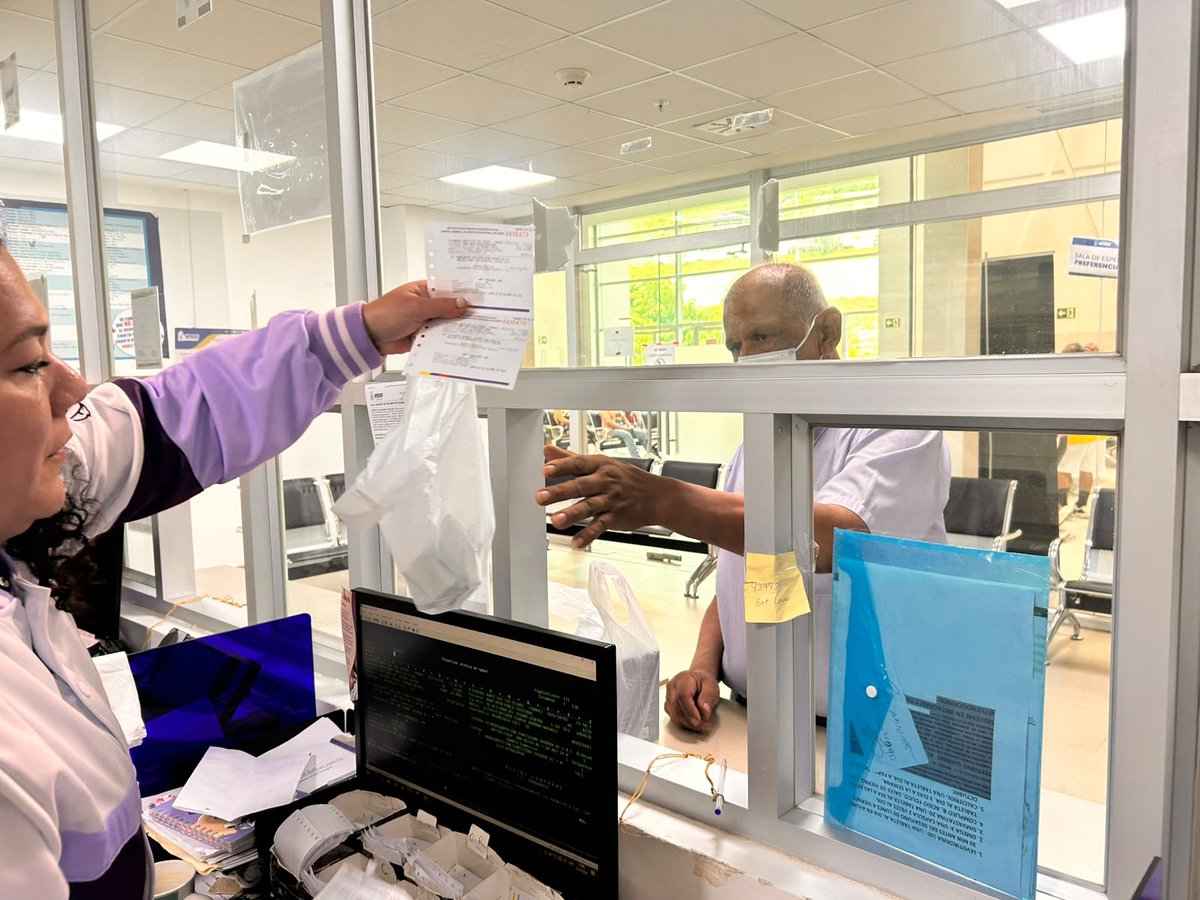 IESS_Ceibos's tweet photo. ¡Garantizamos tratamientos oportunos para nuestros asegurados!

Recibimos una nueva entrega de medicamentos adquiridos mediante compras centralizadas, entre ellos metformina, nifedipina, carvedilol y otros fármacos destinados al tratamiento de pacientes con enfermedades crónicas. https://t.co/b6r1J5YNZ6