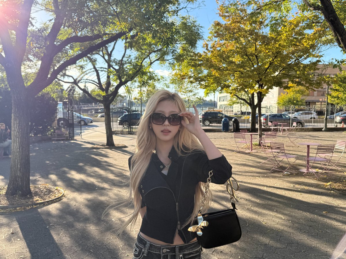 STELLAGLOBALS's tweet photo. [PHOTO] 261008 #STELLA Weverse Update.

“NYC”

#STELLA #스텔라 #ステラ #金多绚
#Hearts2Hearts #하츠투하츠 #H2H https://t.co/NbIuQRGsJu