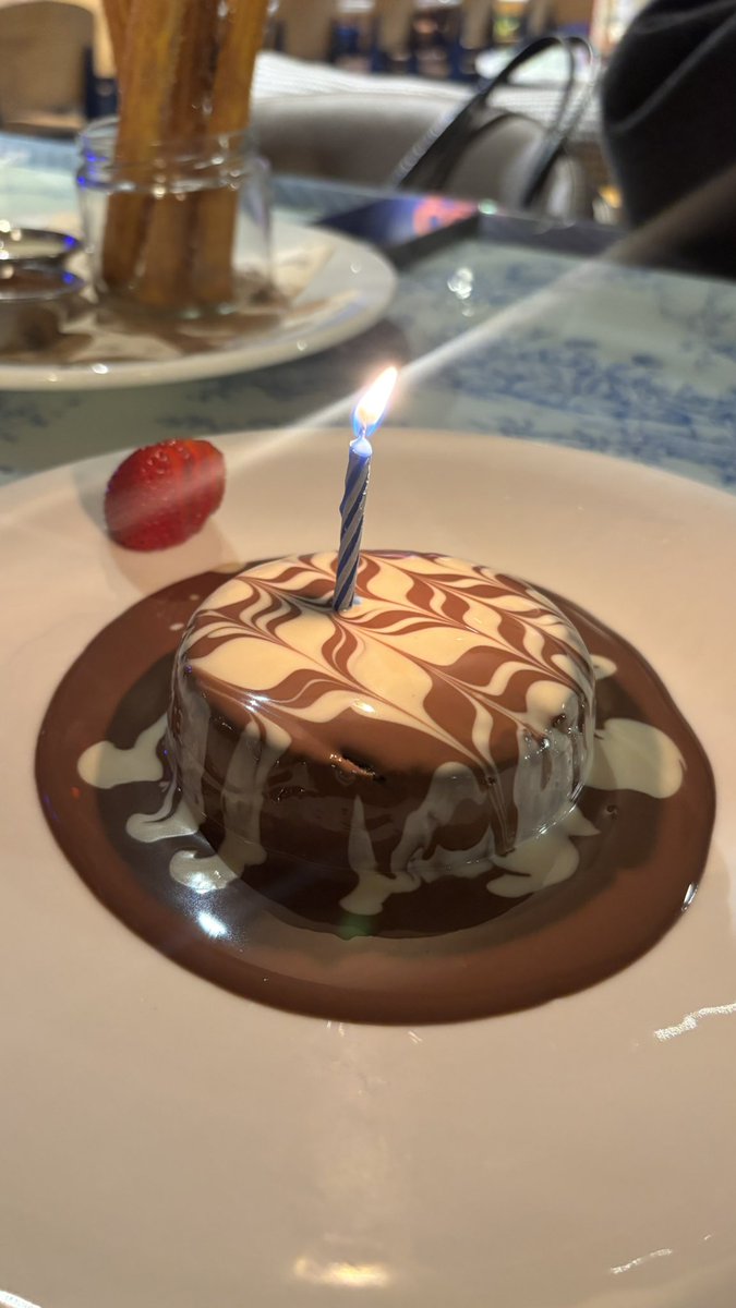 dygu907's tweet photo. 29🥂💫 https://t.co/ekVbZt1QgF