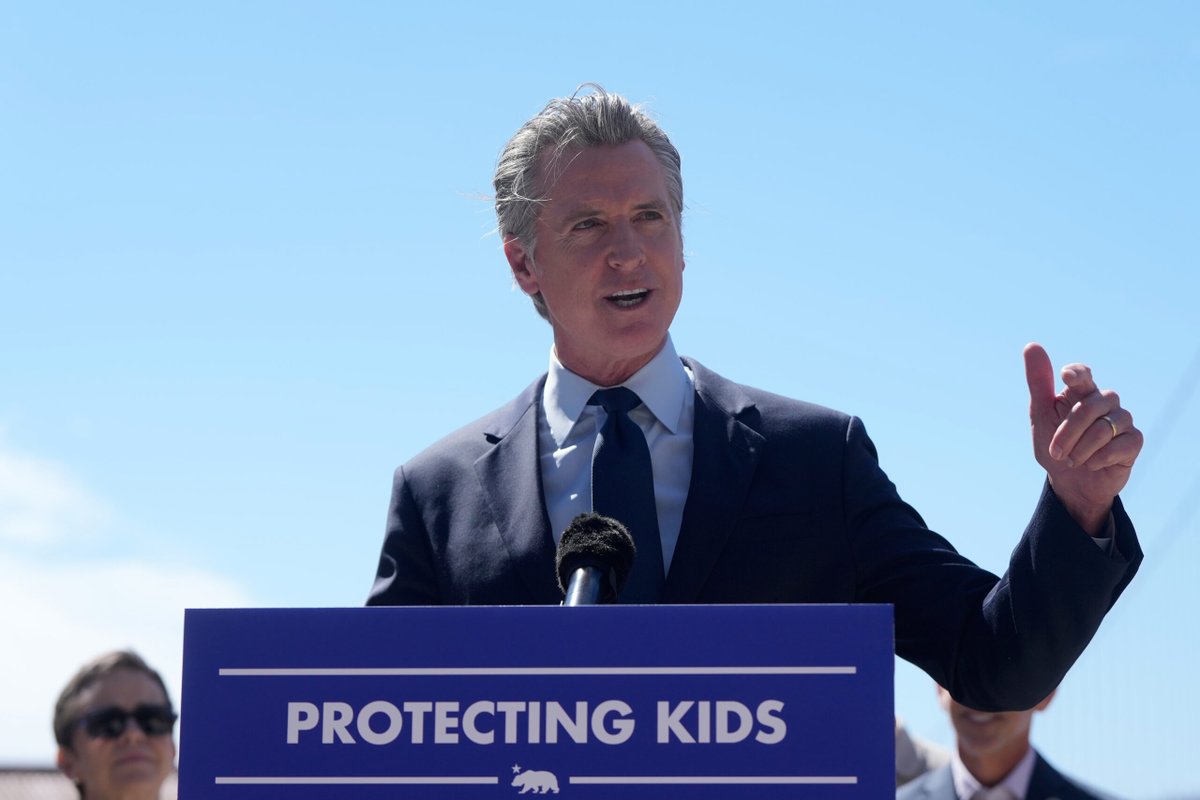 lbcurrent's tweet photo. Following recent litigation that found social media platforms liable for harming children, students respond to whether state legislation aimed to protect minors will do its job.

Read here: https://t.co/LTa79nr1Fe https://t.co/kVeCokpUK6