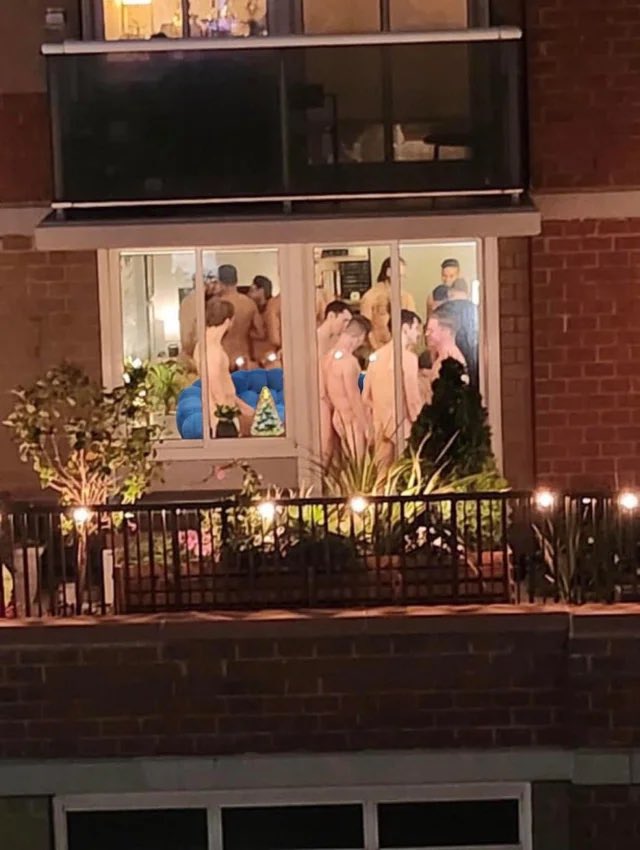 dogeofficialceo's tweet photo. TOKEN2049 afterparty going on across the way https://t.co/97xSMhFNbp