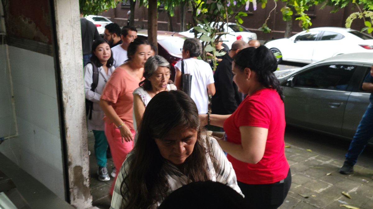 SecGenSITRAFOS's tweet photo. El Programa Mesa Solidaria continúa desarrollando jornadas de entrega de alimentos. En esta ocasión, el local del STISSS fue escenario de una actividad que permitió compartir almuerzos con trabajadores y personas que acudieron al punto. https://t.co/T4IxnUiF9O