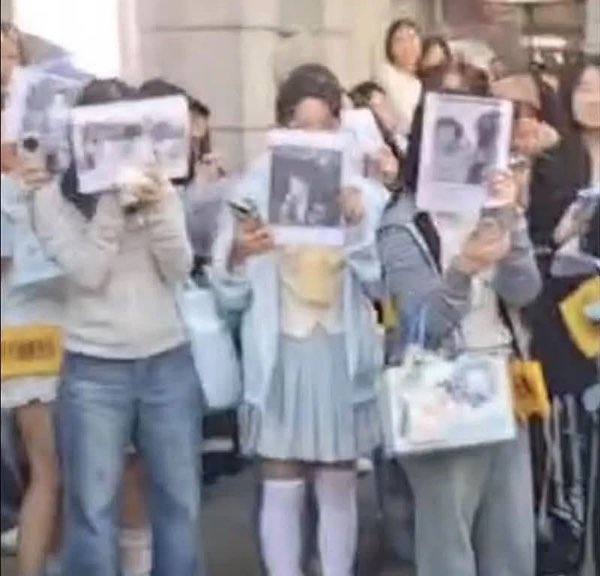 Genius7ky's tweet photo. @bzkwbswkwbwk 提纯你妈 你正主是hdl别人可不是 自己粉丝蠢的挂相 想让自己正主变成劣迹艺人就多干点这种事情啊 https://t.co/mLiNiUygV4