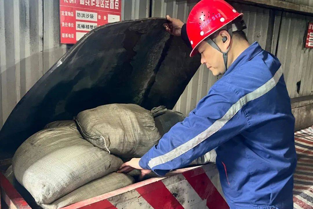 DkunMusic's tweet photo. During flood seasons, staying true to our mission keeps us vigilant against fishy, risky threats. https://t.co/xNUjyYRXLc