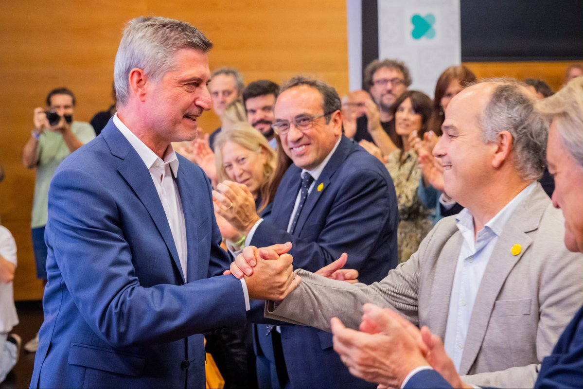 JuntsXCat's tweet photo. 📸 Assistim a l’acte de presentació de @jmartigalbis com a candidat a l’alcaldia de Barcelona. Amb el secretari general @jorditurull, el president del Parlament @joseprull, els vicepresidents @mncsls i @josep_rius, diputats al Parlament i al Congrés, membres de la direcció, i el grup de @junts_bcn.  Per una ciutat per poder-hi viure, per una ciutat per poder-hi somiar.