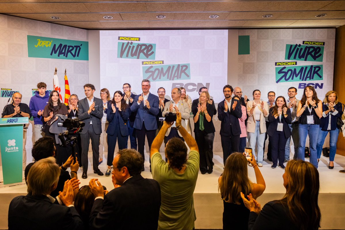 JuntsXCat's tweet photo. 📸 Assistim a l’acte de presentació de @jmartigalbis com a candidat a l’alcaldia de Barcelona. Amb el secretari general @jorditurull, el president del Parlament @joseprull, els vicepresidents @mncsls i @josep_rius, diputats al Parlament i al Congrés, membres de la direcció, i el grup de @junts_bcn.  Per una ciutat per poder-hi viure, per una ciutat per poder-hi somiar.