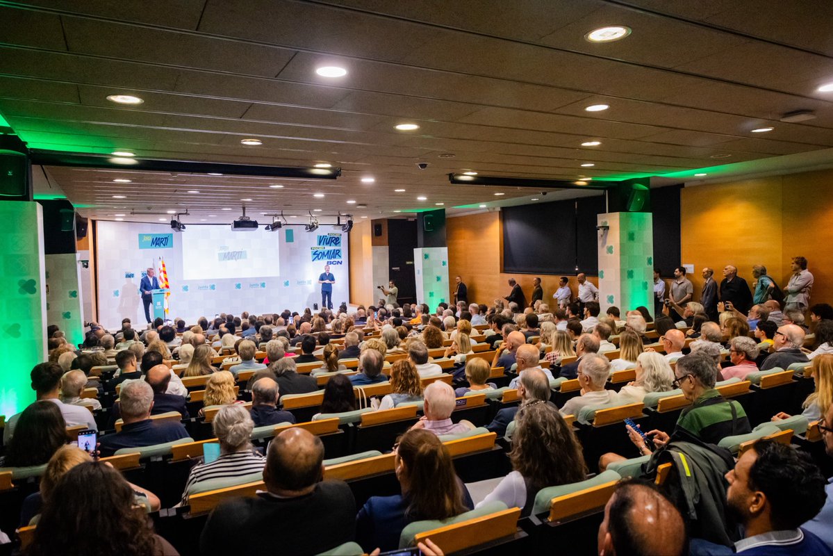 JuntsXCat's tweet photo. 📸 Assistim a l’acte de presentació de @jmartigalbis com a candidat a l’alcaldia de Barcelona. Amb el secretari general @jorditurull, el president del Parlament @joseprull, els vicepresidents @mncsls i @josep_rius, diputats al Parlament i al Congrés, membres de la direcció, i el grup de @junts_bcn.  Per una ciutat per poder-hi viure, per una ciutat per poder-hi somiar.