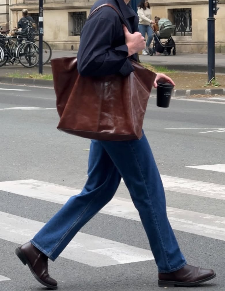 BrookeDukellis's tweet photo. if your work bag is a backpack you got free at a conference in 2019 we need to talk. a leather tote or simple weekender says adult who has his life together. https://t.co/KHr5UQOCYO