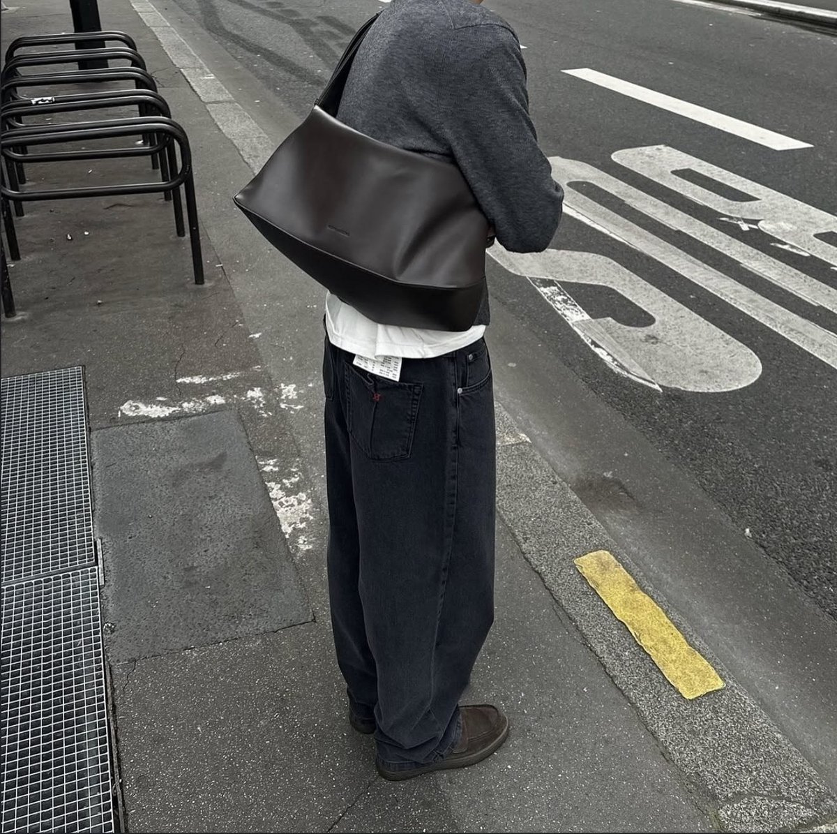 BrookeDukellis's tweet photo. if your work bag is a backpack you got free at a conference in 2019 we need to talk. a leather tote or simple weekender says adult who has his life together. https://t.co/KHr5UQOCYO