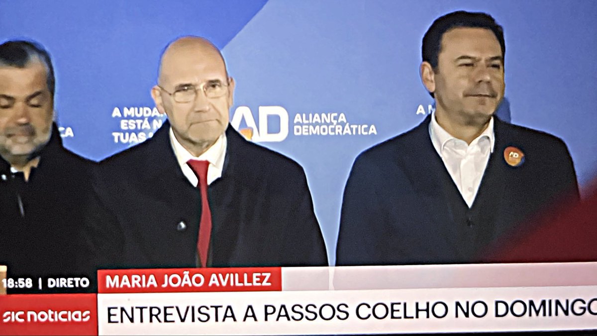 donocooperativa's tweet photo. Estou a tentar gerir expectativas.

🎶🎵 Volta Pedro, tens aqui a tua gente! 🇵🇹💙🎶👏👏 https://t.co/6HhjyjAWhA