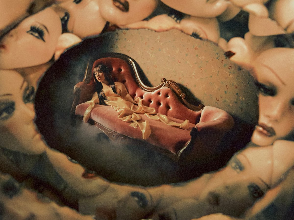 LlVlNGDECEASED's tweet photo. MELANIE MARTINEZ IS INSANE FOR THIS OMFG https://t.co/LeA3orv5sC