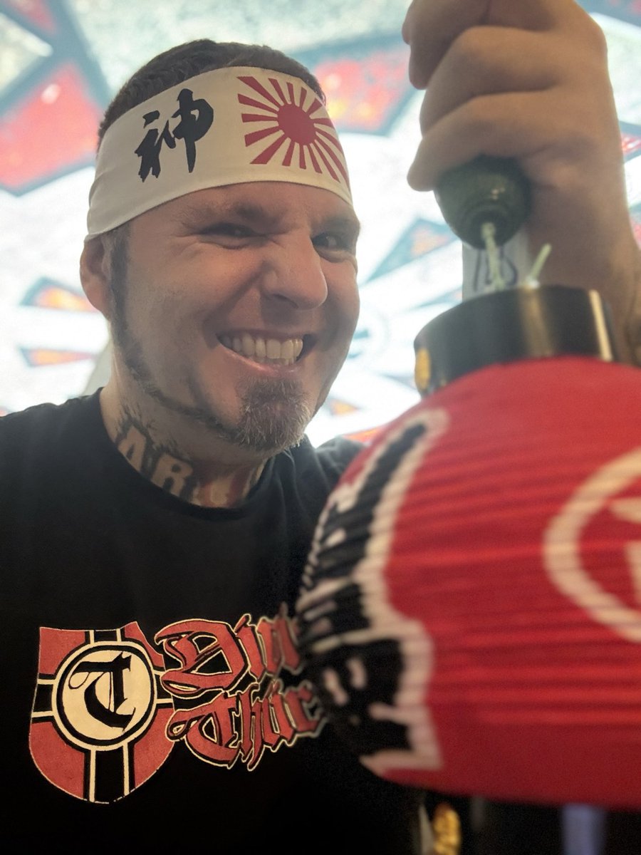 DerFrenck's tweet photo. Freut euch auf das neue Kochbuch! Das „Gasthaus Eiserner Löwe“ präsentiert diesmal die Lieblingsgerichte eurer Rechtsrockbands.

Weitere Infos und Einblicke folgen - Heute waren die Japaner dran ;)

Bald vorbestellbar bei: https://t.co/5pMefcmAi3 https://t.co/ukWvTDXUly