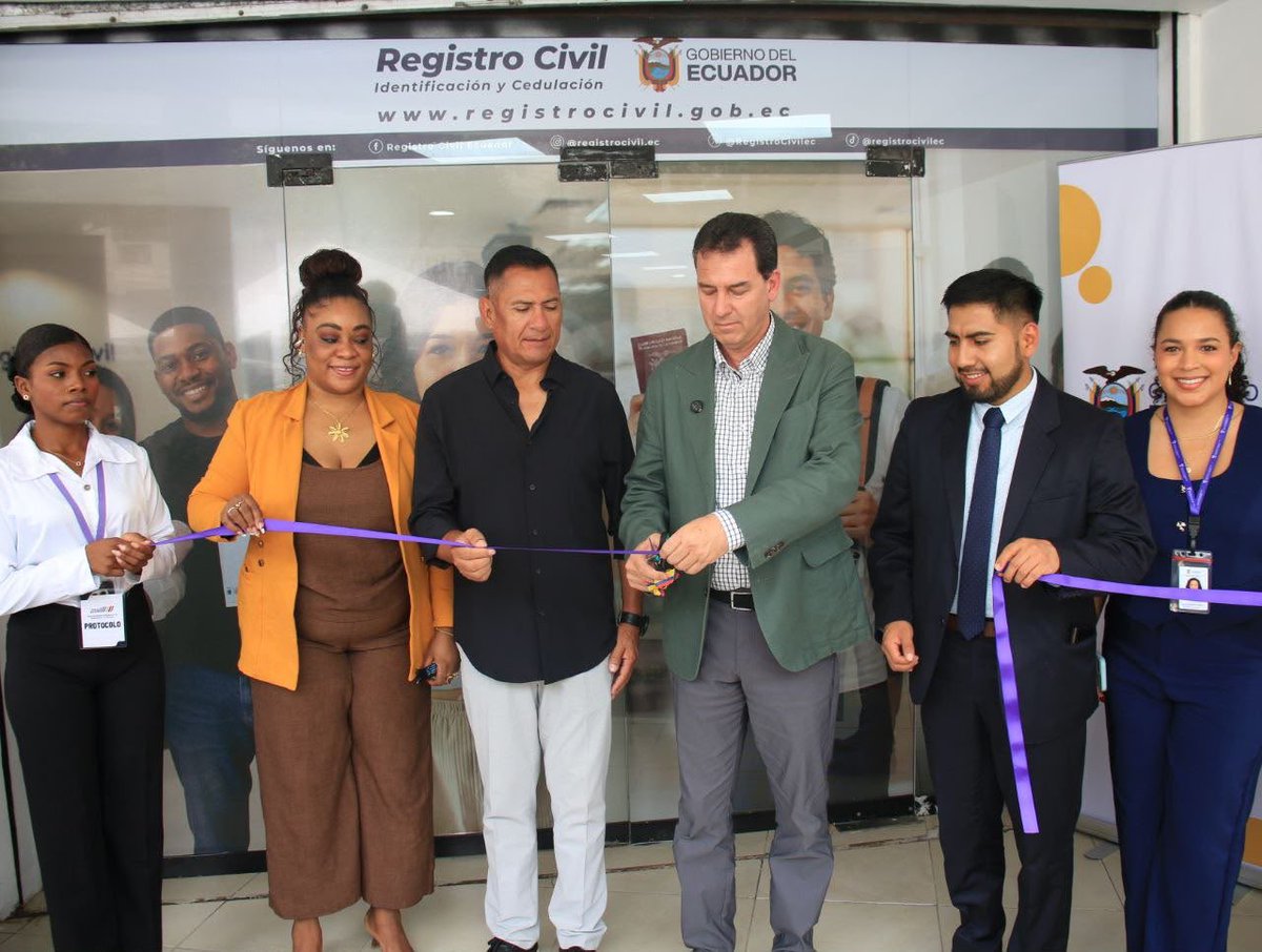JorgeOsorioEc's tweet photo. ✅ ¡Cumplimos con Esmeraldas! 

Hoy inauguramos la nueva agencia del Registro Civil en este cantón.

Esta agencia que ofrece todos los servicios atenderá a sus más de 200.000 habitantes. 

El Gobierno del Ecuador está más cerca de los ciudadanos, con servicios de calidad. https://t.co/gJv15R52KJ