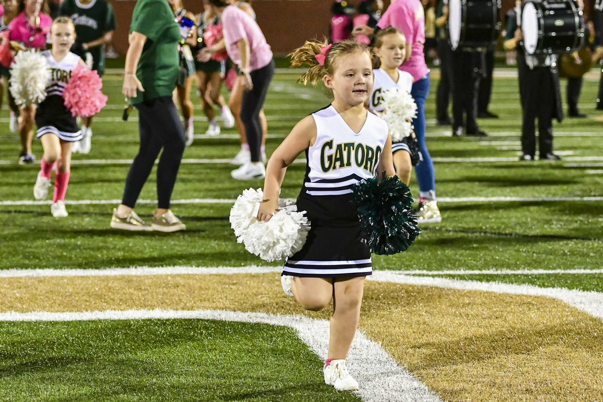 GoFlashWin's tweet photo. 🐊🏈 what a fun night in the Swamp! Click on https://t.co/TBUfYUtPyk for more photos of River Bluff Varsity Football Varsity Cheer Chapin on Feeder Night. Repost and Follow. https://t.co/1sRxiTiPwr