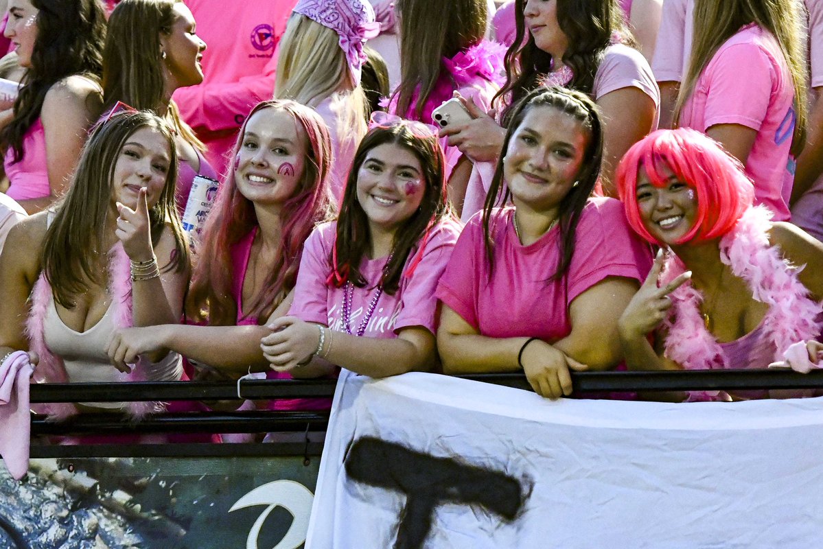 GoFlashWin's tweet photo. 🐊🏈 what a fun night in the Swamp! Click on https://t.co/TBUfYUtPyk for more photos of River Bluff Varsity Football Varsity Cheer Chapin on Feeder Night. Repost and Follow. https://t.co/1sRxiTiPwr