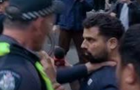 R812199553's tweet photo. Jewish -Australian reporter has been choked by a Victorian Policeman at the Pro Palestinian Vigil on October 7.
Welcome to Albo's Australia.
#Melbourne
#October7
#Avi https://t.co/F04X0TauaN