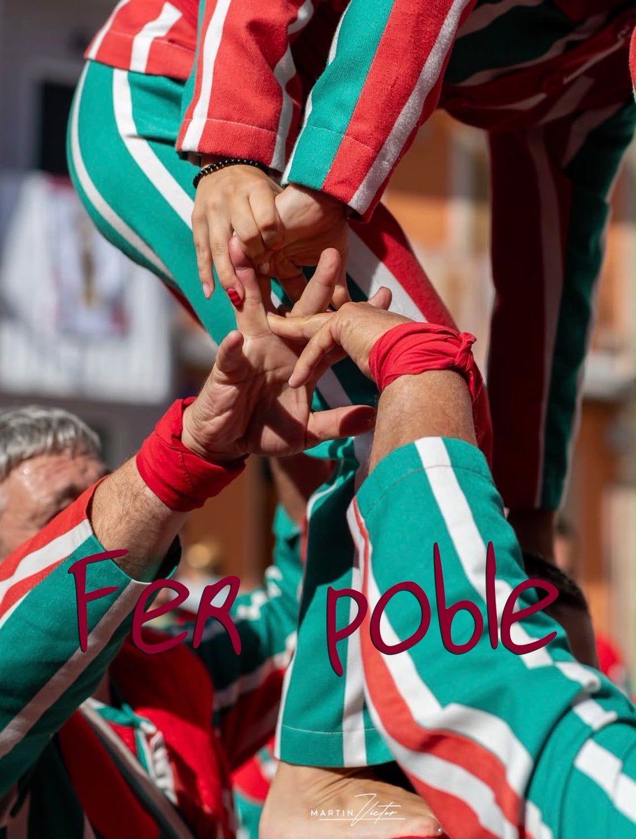 novamuixeranga's tweet photo. Hi ha moltes maneres de fer poble.

Trobar-nos.
Ensenyar.
Aprendre.
Confiar.

La muixeranga també és una manera de fer poble. 🧡

#NovaMuixeranga #Algemesí #Muixeranga https://t.co/Vjpo6JynuO