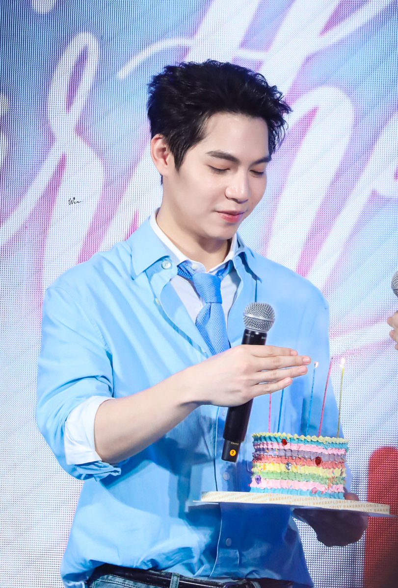 wen_still's tweet photo. Oct 3, 2026 | @Firstkpp

Protecting the candle for Khaotung 🎂🐈

FIRSTKHAOTUNG LOVE MOMCHOICE 

#MomChoicexfirstkhaotung
#Firstkanaphan #กองทัพของเฟิร์ส https://t.co/usId7kEHIf
