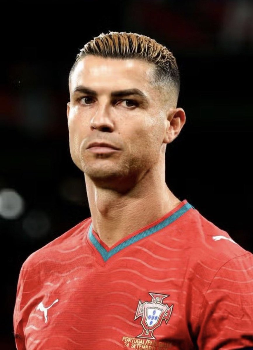 StakeFootball's tweet photo. 🚨🚨| Some of the 𝗠𝗢𝗦𝗧 𝗟𝗜𝗞𝗘𝗗 comments on Instagram:

1. Ronaldo on Messi’s post about his father’s passing: 7.25M likes

2. Ronaldo on Mbappé’s move to Real Madrid: 6M likes

3. Ronaldo wishing IShowSpeed a happy birthday: 4.1M likes

Ronaldo’s influence is unreal. 🤯 https://t.co/kW69GgcRj8