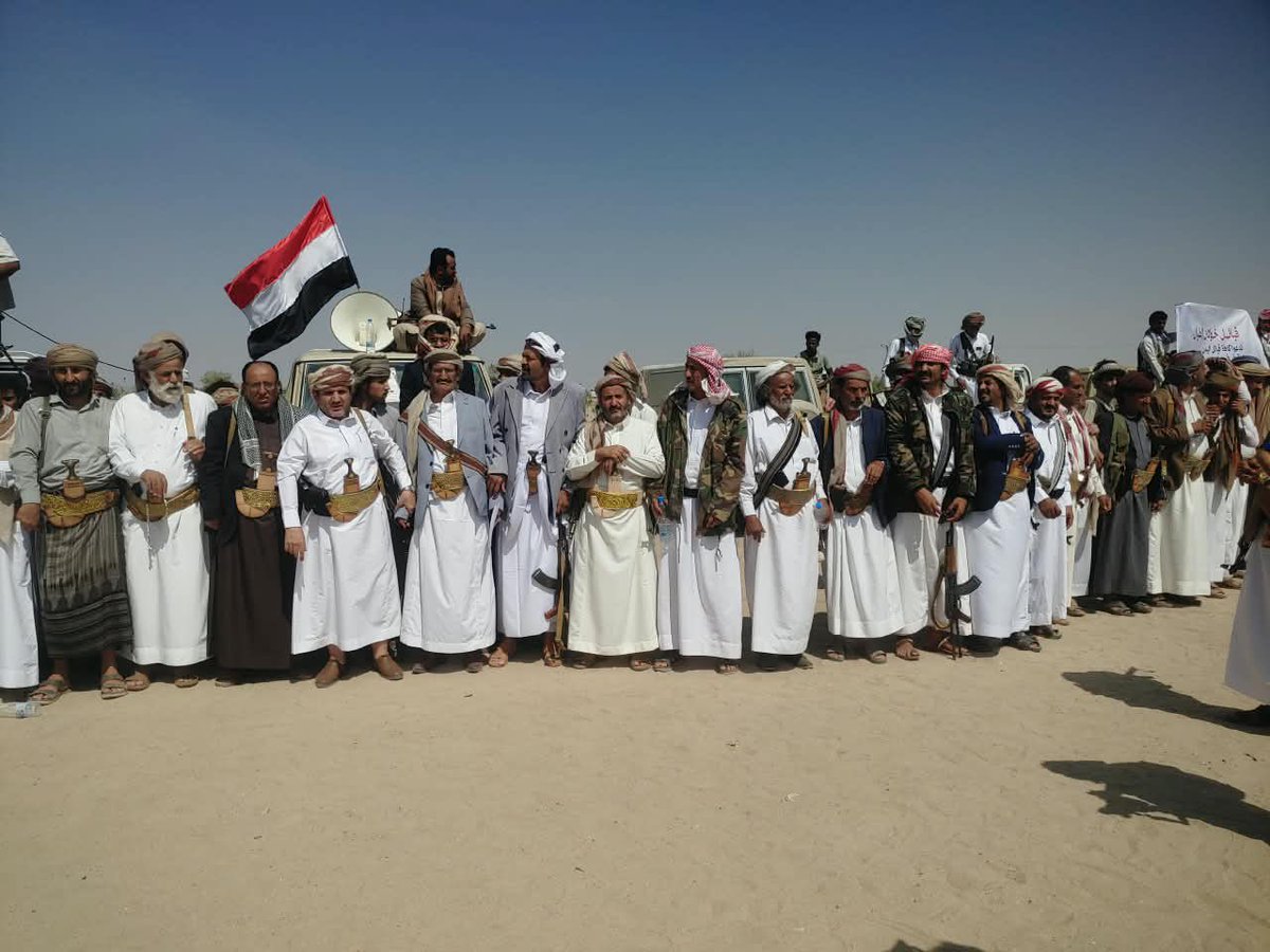 ERYANIM's tweet photo. ● تحية إجلال وتقدير لقبائل خولان الطيال، برجالها ومشايخها ووجهائها، على موقفها الوطني المشرف بإعلان النفير العام والجاهزية لإسناد معركة استعادة الدولة، استجابةً لدعوة فخامة الرئيس الدكتور رشاد محمد العليمي، رئيس مجلس القيادة الرئاسي، القائد الأعلى للقوات المسلحة. 
هذا الموقف يجسد أصالة خولان ووفاءها للدولة، ويؤكد أن القبيلة اليمنية كانت وستظل سنداً وحصناً للوطن.

● لقد قدمت خولان الطيال نموذجاً مشرفاً في وحدة الصف الوطني، وإسناد القوات المسلحة، والتضامن مع جميع جبهات العز والبطولة والكرامة، وتوجيه رسالة أخوية لأبناء المناطق الخاضعة لسيطرة مليشيا الحوثي للاستفادة من العفو العام والعودة الآمنة، تأكيداً أن استعادة الدولة هي استعادة لحقوق جميع اليمنيين وكرامتهم، بعيداً عن الثأر والإقصاء والانتقام.

● نثمن عالياً هذا الموقف الشجاع والمسؤول، ونتطلع إلى أن تتوالى المواقف الوطنية المشرفة من مختلف قبائل اليمن ومكوناته الاجتماعية، بما يعزز وحدة الصف ويساند مؤسسات الدولة. 
فاليمن يتسع للجميع، وصنعاء عاصمة كل اليمنيين، ومستقبل الوطن مسؤولية مشتركة لا يستثنى منها أحد.