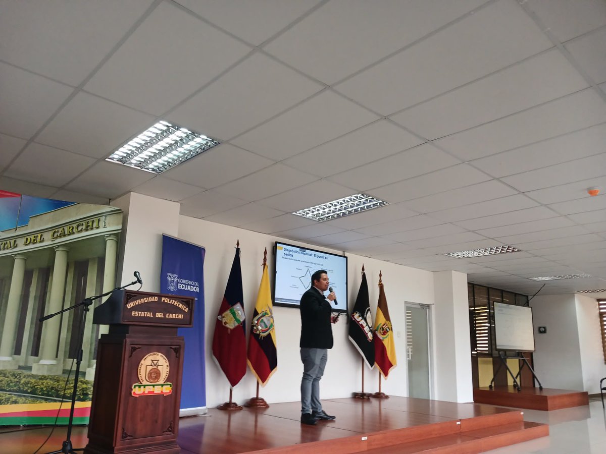 MIT_Ecuador's tweet photo. #Carchi | ¡La #BrigadaTech conecta con Tulcán! 🚀💻

Realizamos una nueva jornada de socialización en la Universidad Politécnica Estatal del Carchi, dirigida a ciudadanos y, especialmente, a estudiantes, quienes participaron en un espacio de capacitación sobre el uso y aprovechamiento de la tecnología.

✅Durante la jornada, los asistentes conocieron las acciones que impulsa el MIT y las oportunidades que ofrecen herramientas como la inteligencia artificial y el comercio electrónico para transformar ideas, fortalecer emprendimientos y generar nuevas oportunidades.

Este espacio contó con la participación de alrededor de 300 asistentes.

📍 ¡La #BrigadaTech continúa recorriendo el Ecuador! Mantente atento a nuestras redes sociales y conoce las próximas ciudades que visita.