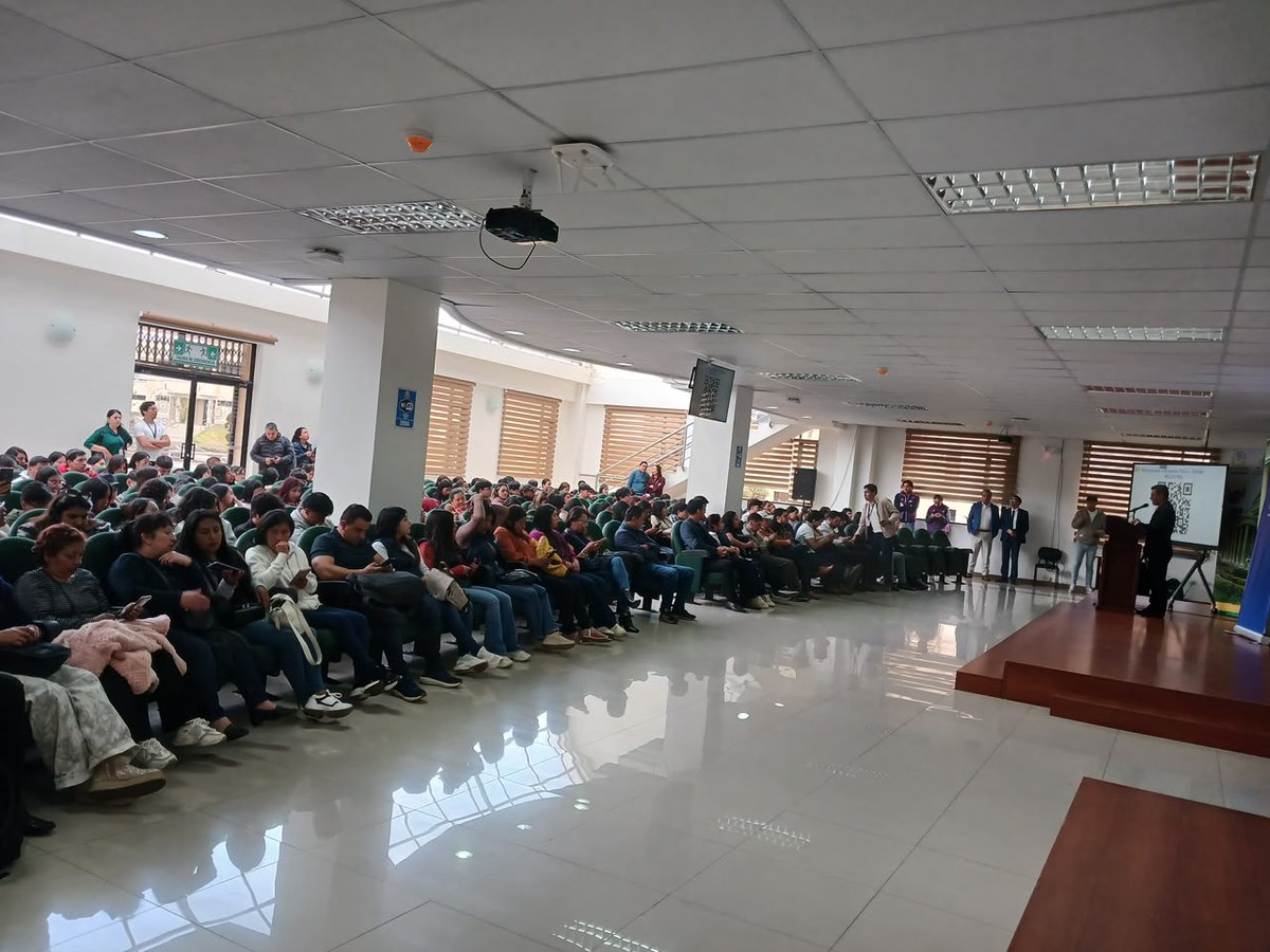 MIT_Ecuador's tweet photo. #Carchi | ¡La #BrigadaTech conecta con Tulcán! 🚀💻

Realizamos una nueva jornada de socialización en la Universidad Politécnica Estatal del Carchi, dirigida a ciudadanos y, especialmente, a estudiantes, quienes participaron en un espacio de capacitación sobre el uso y aprovechamiento de la tecnología.

✅Durante la jornada, los asistentes conocieron las acciones que impulsa el MIT y las oportunidades que ofrecen herramientas como la inteligencia artificial y el comercio electrónico para transformar ideas, fortalecer emprendimientos y generar nuevas oportunidades.

Este espacio contó con la participación de alrededor de 300 asistentes.

📍 ¡La #BrigadaTech continúa recorriendo el Ecuador! Mantente atento a nuestras redes sociales y conoce las próximas ciudades que visita.
