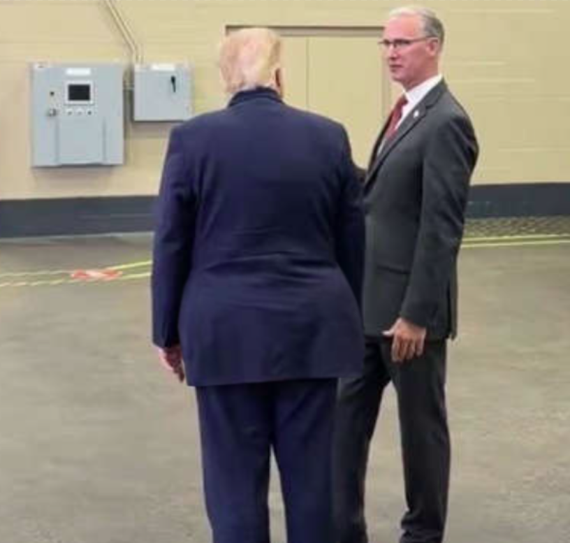 herotimeszero's tweet photo. Donald Trump has outgrown his diapers and now wears a personal septic tank. https://t.co/7KgR3Ix9xd