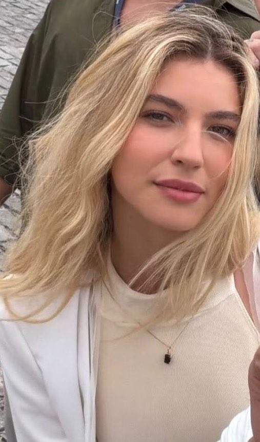mdvguillens's tweet photo. pele perfeita cabelo perfeito olhos perfeitos boca perfeita https://t.co/50ukZrhF8l