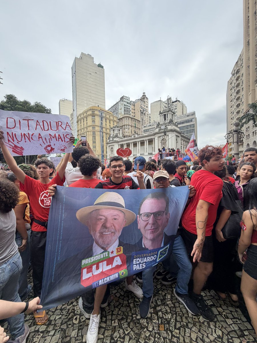 Felipebeltraooo's tweet photo. O POVO CARIOCA NAS RUAS PELA REELEIÇÃO DE LULA E PELA ELEIÇÃO DE EDUARDO PAES, O ÚNICO SER HUMANO CONCORRENDO AO CARGO DE GOVERNADOR NESTA ELEIÇÃO 

1️⃣3️⃣
5️⃣5️⃣ https://t.co/d0mFYL7rwR