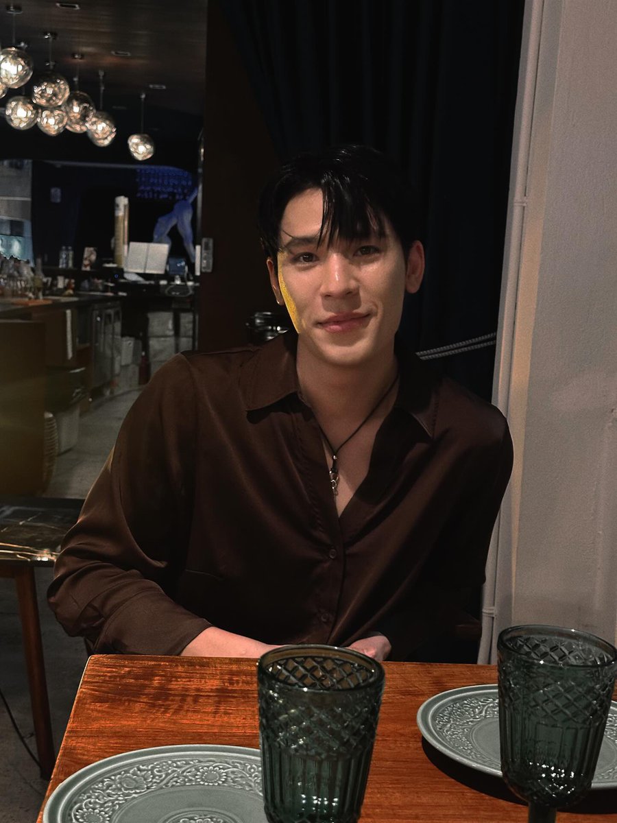 19dlqos's tweet photo. พี่เพิร์ลรูปนี้นะ นางเป็นคนที่กุรู้สึกว่า อยากเงยขึ้นมาเจอหลังจากที่ก้มหน้าลงไปซัดสปาเก้ตตี้คาโบนาร่า จังหวะเงยหน้าแล้วเจอผู้ชายนั่งมองหน้าอยู่ กุเอาหน้าถูจานเลย หล่อว่ะ https://t.co/i3fkkGbezP