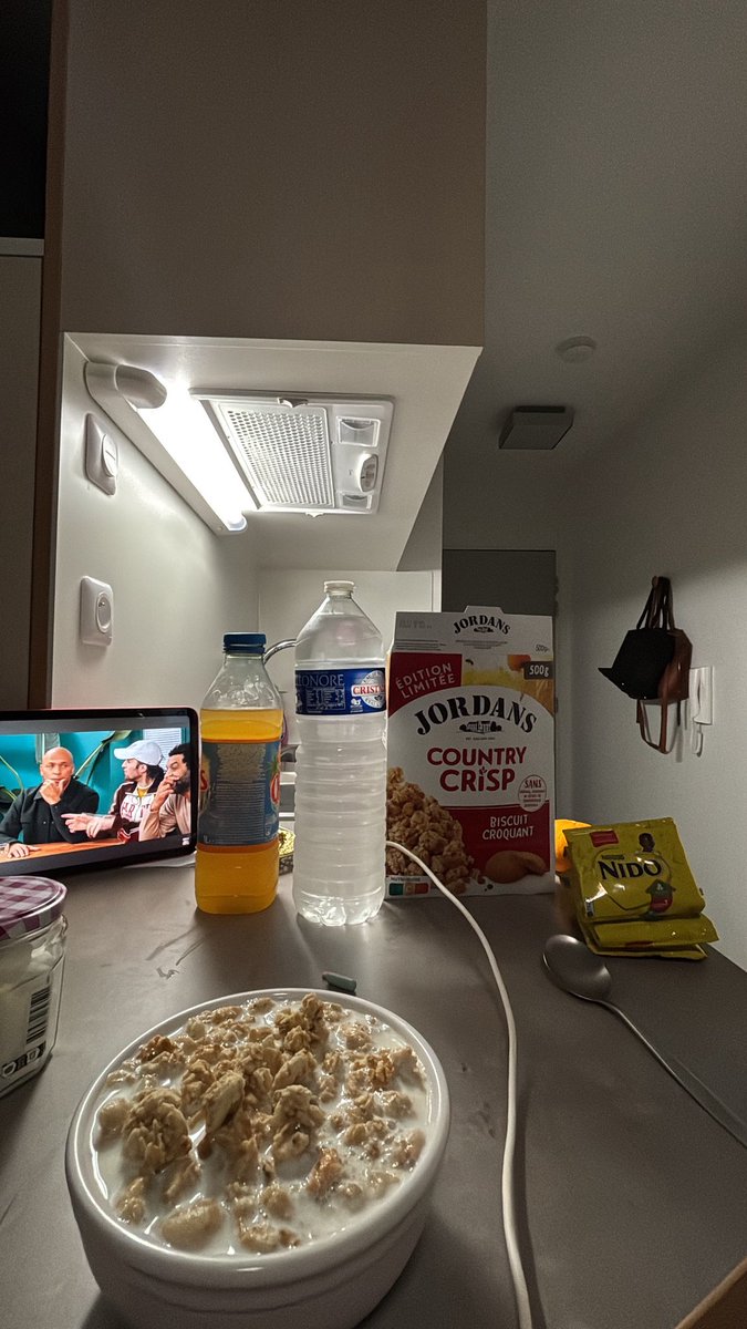 lca92k's tweet photo. les plats que j’me fais à 4h du mat depuis j’habite solo😜😜😜😜 https://t.co/q37TLRSEfv