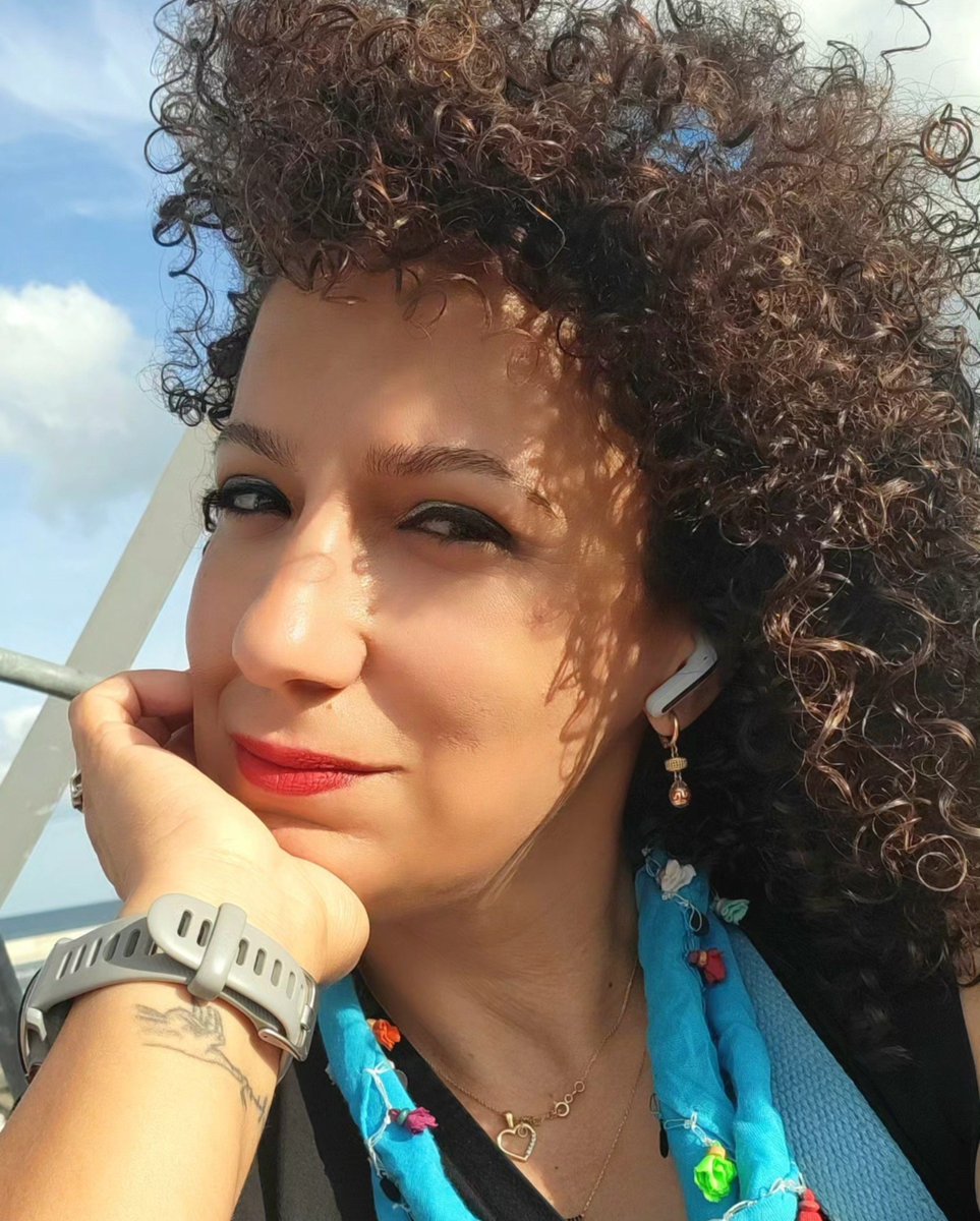 Bin_guL's tweet photo. Her şey bir acayip bu aralar... Hatta mevsimler bile bir tuhaf... Yaz ne vakit gidecek kışa ne oldu?  Her şey yoluna girer mi? Bu günler geçer mi? Geçer elbet. Unutmayın; Güneş yerinde, her şey yolunda... https://t.co/SE6KLaHuN7