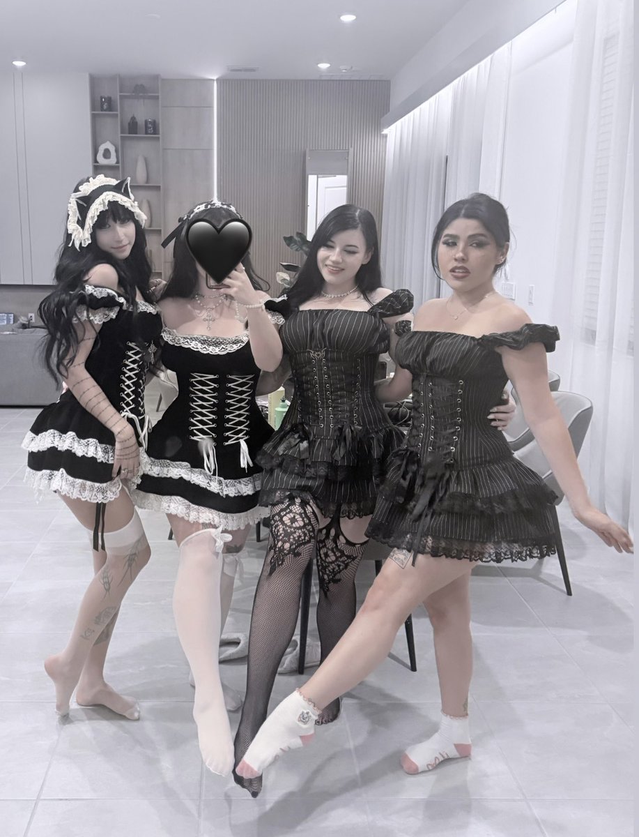 ghostkittenxx's tweet photo. 4 best friends in a room… and they did kiss 
- @ghostkittenxx @CottontailVA @_Ren_agade_ @certifiedlilguy https://t.co/tuyMORJw19