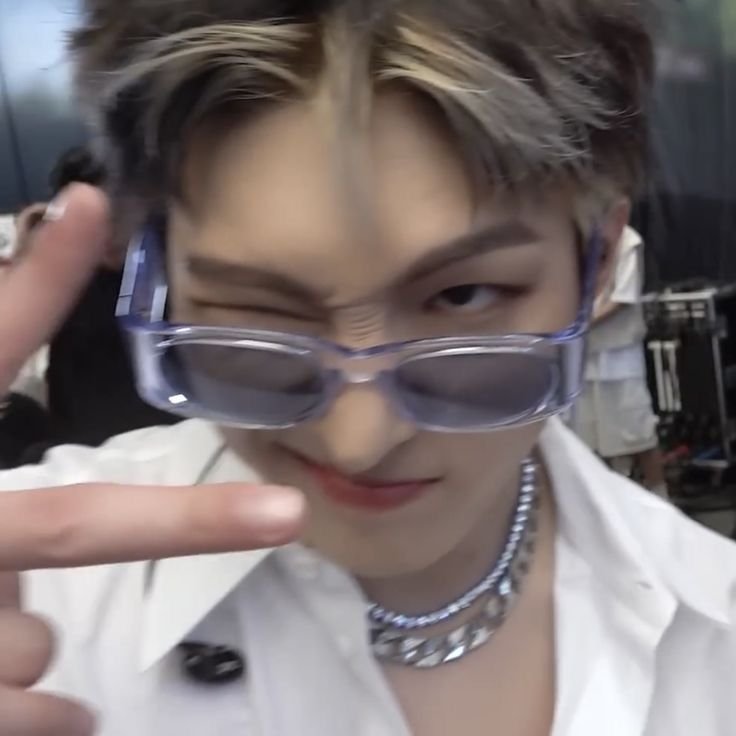 VRmainsmkr's tweet photo. "El hombre nace bueno, es [REDACTED] lo que lo corrompe" Wooyoung/Mingi || Ateez || 06/06/2004 [OMEGA]. https://t.co/ZZrxiZ0lf7