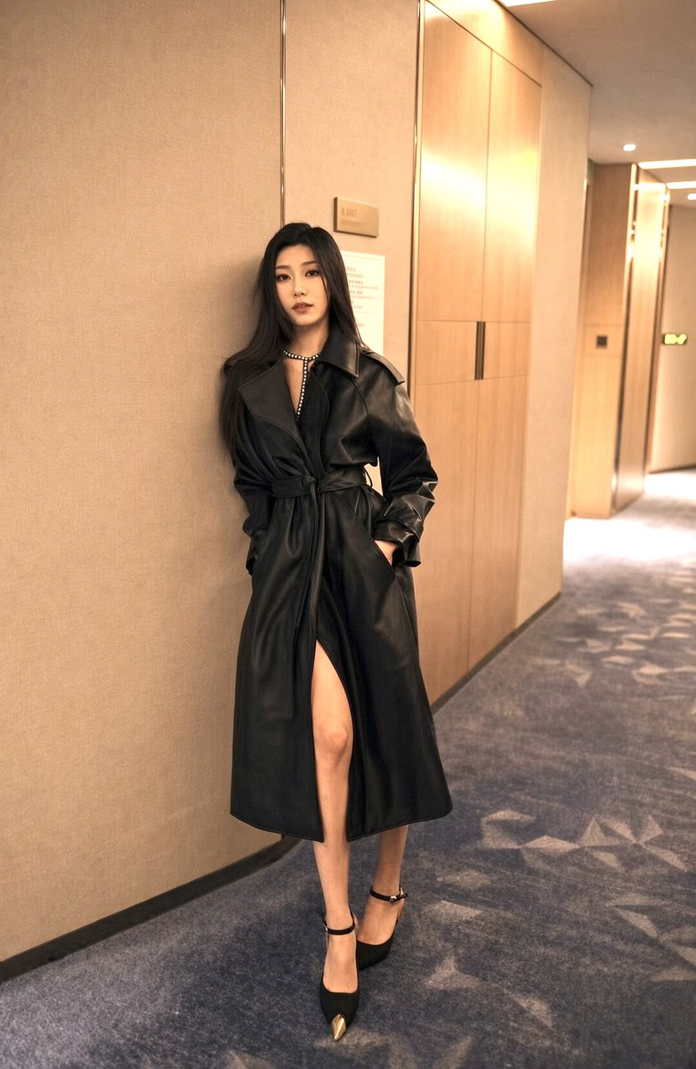 chriyhhh's tweet photo. 极品御姐为了项目坦诚甘愿被领导后入 https://t.co/fMS4K2Tikk
